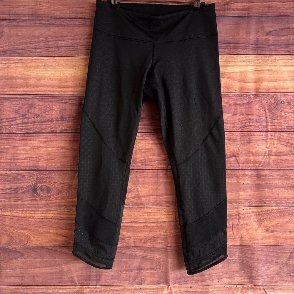 Lululemon Black Tonal Pattern Mesh Panel Crop Leggings Size 8 Activewear